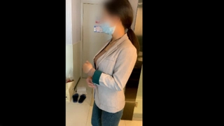 91清纯白嫩反差女友居家沙发内射＋口爆