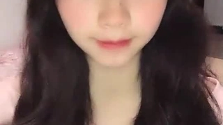 老哥越南约了个高颜值苗条妹子再来第二炮 骑乘后入站立抽插大力猛操非常诱人