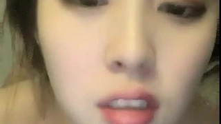 青少年家庭在热辣的三人行中变得肮脏