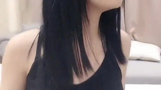 大奶动漫女孩享受热辣的幻想