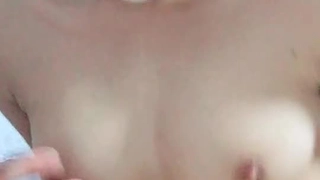舞蹈女神来袭！双马尾清纯装扮，情趣肚兜性感诱惑，扭动屁股左右摇摆，浪叫呻吟酥麻