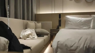 小巧的欧洲宝贝们被摄像机捕捉到剃光的阴部